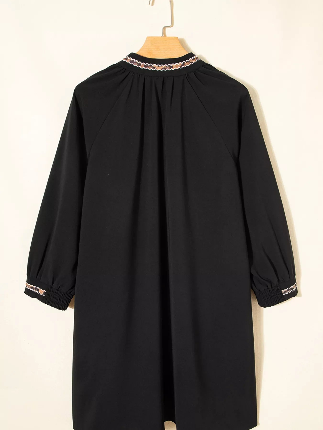 Contrast Trim Bracelet Sleeve Shift Mini Dress